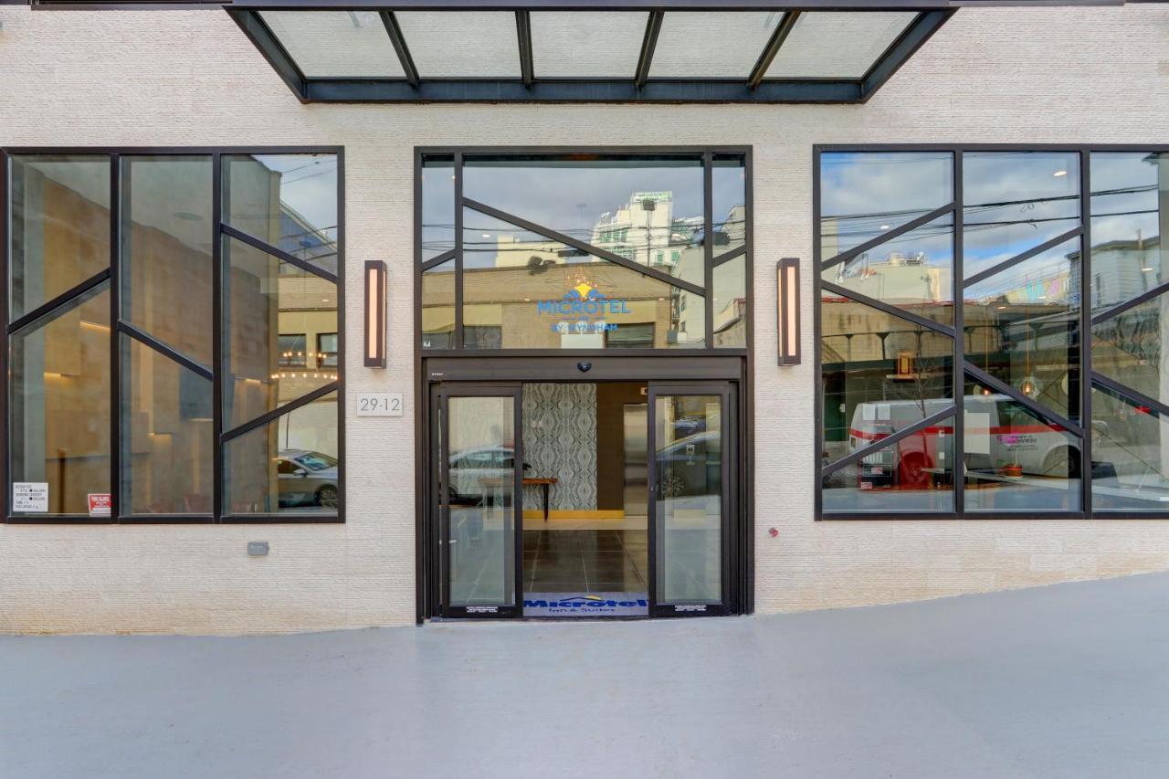 Microtel Inn By Wyndham Long Island City New York Dış mekan fotoğraf