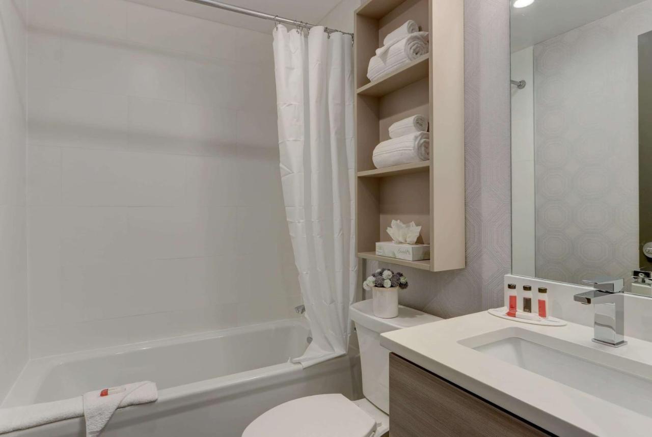 Microtel Inn By Wyndham Long Island City New York Dış mekan fotoğraf